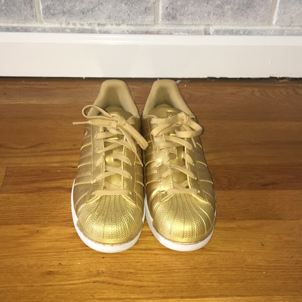 Kid’s adidas superstar tennis shoes